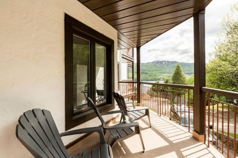 The Outlook over Lac -Tremblant by Instant Suites Maison in Mont-Tremblant