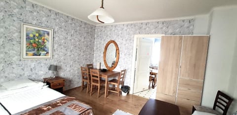 Property building, Bed, Bedroom, wardrobe