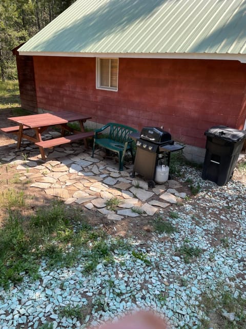 Grandma's Home in the Woods. Yellowstone Chalet in Island Park