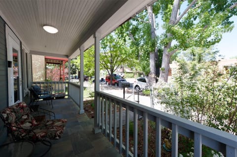 Downtown Cottage House in Durango