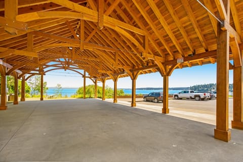 Tides Out Loft Apartment in Suquamish