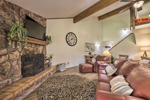 Pagosa Springs Townhome about 4 Miles to Hot Springs! Haus in Pagosa Springs