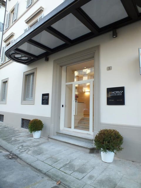 Property building, Facade/entrance