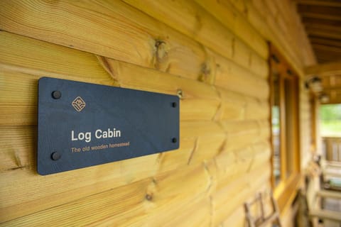 Luxury Log Cabin with a Hot Tub Apartment in Rother District