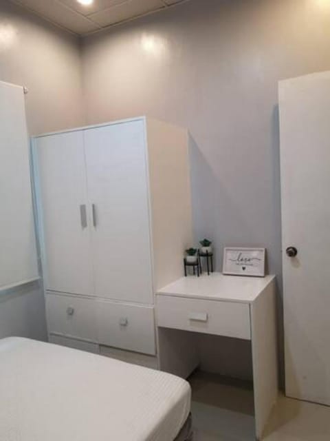 MC residence 5 w/ Netflix,100Mbps Wifi, hot shower House in Davao Region