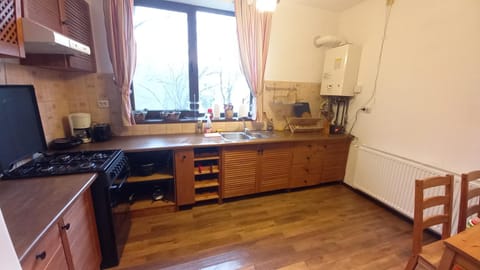 Kitchen or kitchenette, Dining area, dishwasher, minibar, pet friendly, stove, toaster