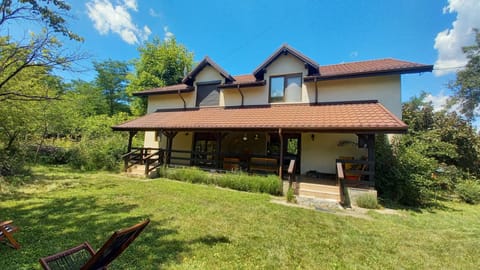 Property building, Day, Natural landscape, Garden, Garden view