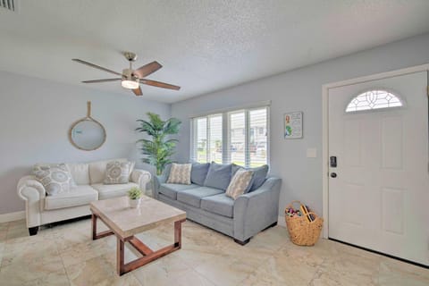 Hernando Beach Home with Pool and Canal Access! Maison in Hernando Beach