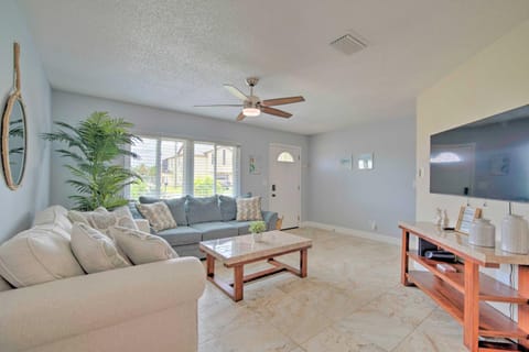 Hernando Beach Home with Pool and Canal Access! Maison in Hernando Beach