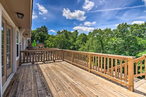 Cozy Eucha Townhome with Deck and Lake Access! Casa in Lake O The Cherokees