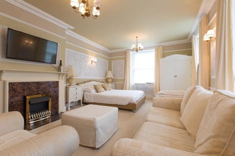 Photo of the whole room, Seating area