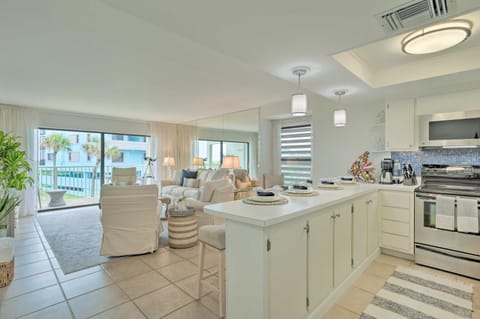 Quiet Ocean-View Getaway at Beachfront Resort Condo in Hutchinson Island