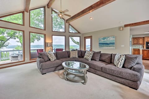Spacious Beaver Lake Home with Stunning Views! Haus in Beaver Lake