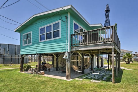 Breezy Surfside Beach Home with Deck Walk to Beach Maison in Surfside Beach