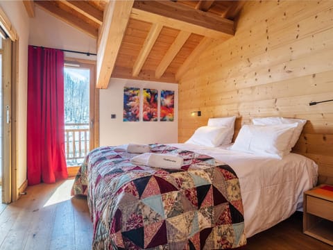 Chalet 210m², 6 suites, ski-in/ski-out, jacuzzi, sauna, garage Tesla, TV, Wi-Fi, arrivée dimanche - FR-1-344-766 Chalet in St Martin Belleville