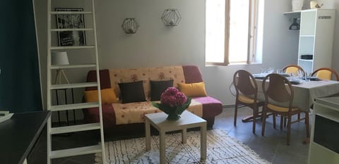 Living room, Dining area