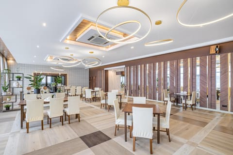 Restaurant/places to eat, Banquet/Function facilities