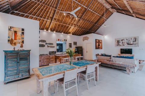 Living room, Dining area