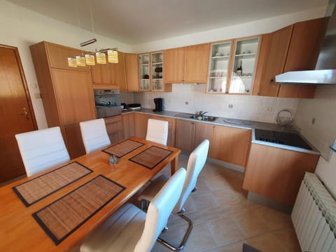 Dining area, Communal kitchen