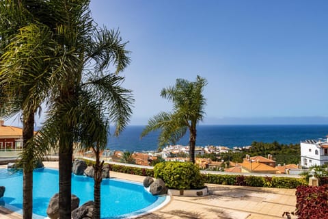 Pool view, Sea view