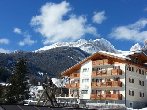 Facade/entrance, Day, Winter, View (from property/room), Balcony/Terrace
