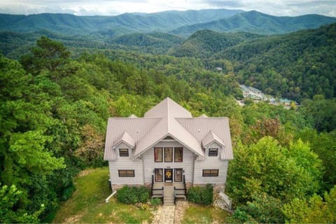 Awe-inspiring Estate Wpool, Theater, Fire Pit House in Pigeon Forge