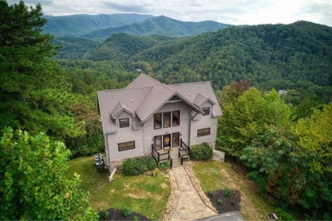 Awe-inspiring Estate Wpool, Theater, Fire Pit Haus in Pigeon Forge