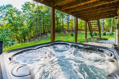 Modern Cabin w Hot Tub, Pond, Deck, Fire Pit, WiFi House in Shenandoah Valley