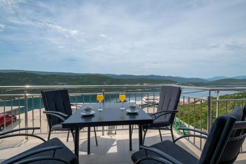 Balcony/Terrace, Drinks
