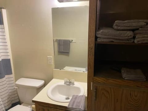 Cute 1 bedroom upstairs apartment next to Fort Sill Condo in Lawton