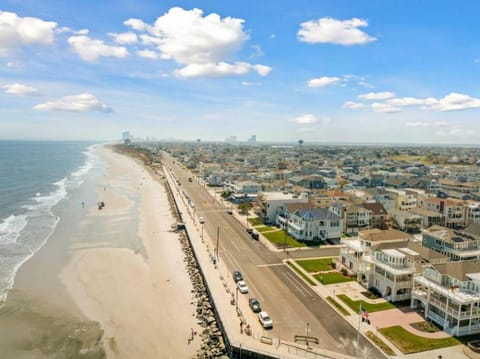 Spectacular 3 BR Condo One Block to the Beach House in Brigantine