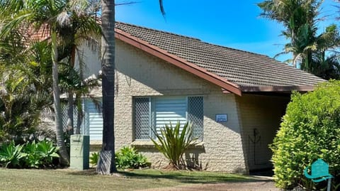 Caves Getaway - Pool and beach Casa in Swansea