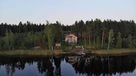 Jacuzzi Rantakallio Villa in Finland