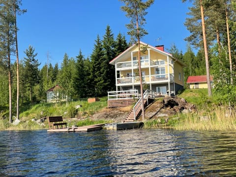 Jacuzzi Rantakallio Villa in Finland