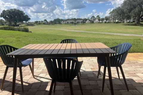 Golf and Tennis Community - Executive Suite - Golf Course Views Casa in Wesley Chapel
