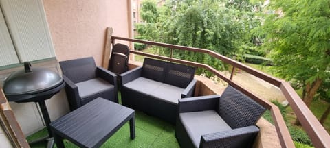 Appartement avec grand salon, barbecue et terrasse proche Paris et Disney Apartment in Noisy-le-Grand