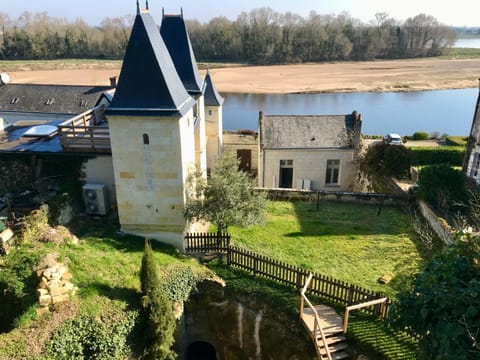 Logis Escale vue Loire, piscine semi-troglodyte Moradia in Gennes-Val-de-Loire
