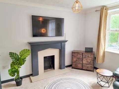 City House in Nice Area - Smart TV's, 900mb Wifi House in Aylesbury Vale