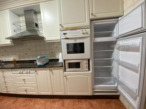 Kitchen or kitchenette, dishwasher, minibar, oven, pet friendly, stove