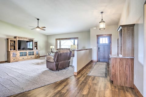 Luxe Spearfish Hideaway Golf, Hike, Explore! House in Spearfish