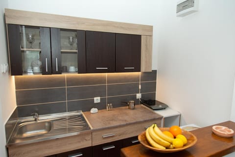 Bathroom, Kitchen or kitchenette, Communal kitchen