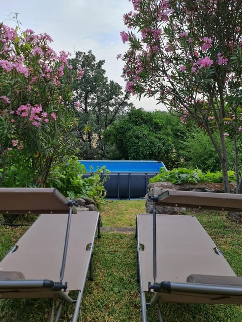 Casa Rural en Candeleda con piscina y un maravilloso jardín House in Candeleda