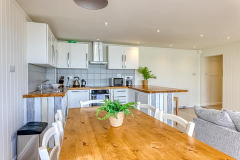 Granville Marina: Stunning sea view property with easy parking Apartment in Ramsgate