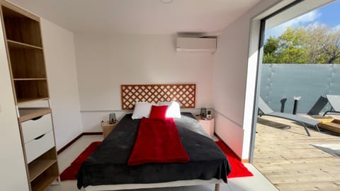 Bed, Balcony/Terrace, Photo of the whole room, Bedroom, air conditioner