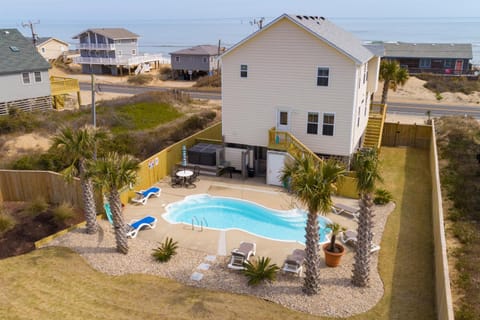 Excellent! 4 BRs, Private Pool, Hot Tub, Direct Beach Access, Pool Table House in Kill Devil Hills
