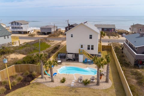 Excellent! 4 BRs, Private Pool, Hot Tub, Direct Beach Access, Pool Table House in Kill Devil Hills