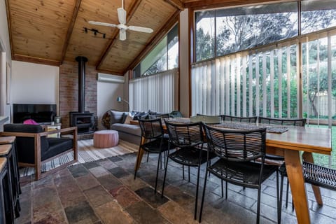 Dining area, fireplace