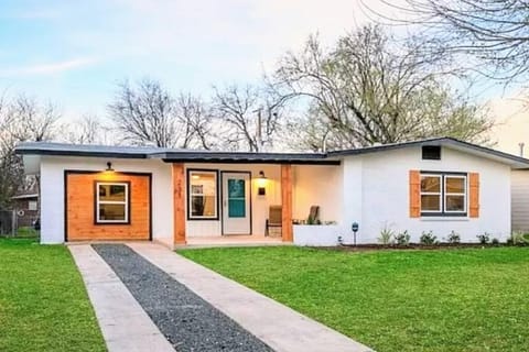 Modern Home in Central San Antonio! House in San Antonio