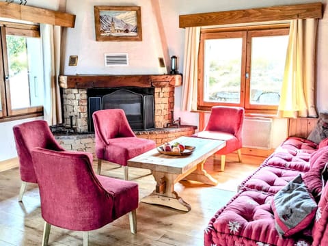 Chalet pour 10 pers. proche village avec vue Mont-Blanc, terrasse et linge fourni - FR-1-560-88 Chalet in Combloux