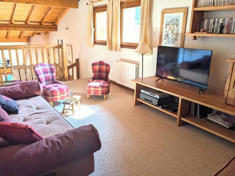 Chalet pour 10 pers. proche village avec vue Mont-Blanc, terrasse et linge fourni - FR-1-560-88 Chalet in Combloux